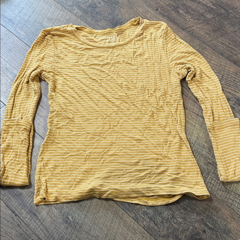 American Eagle Outfitters Yellow Long Sleeve Tee